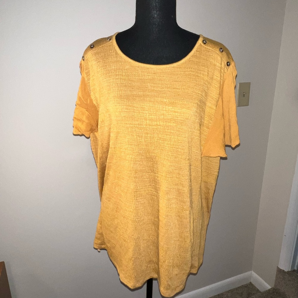 🌻3/$20!🌻 Retrology shirt